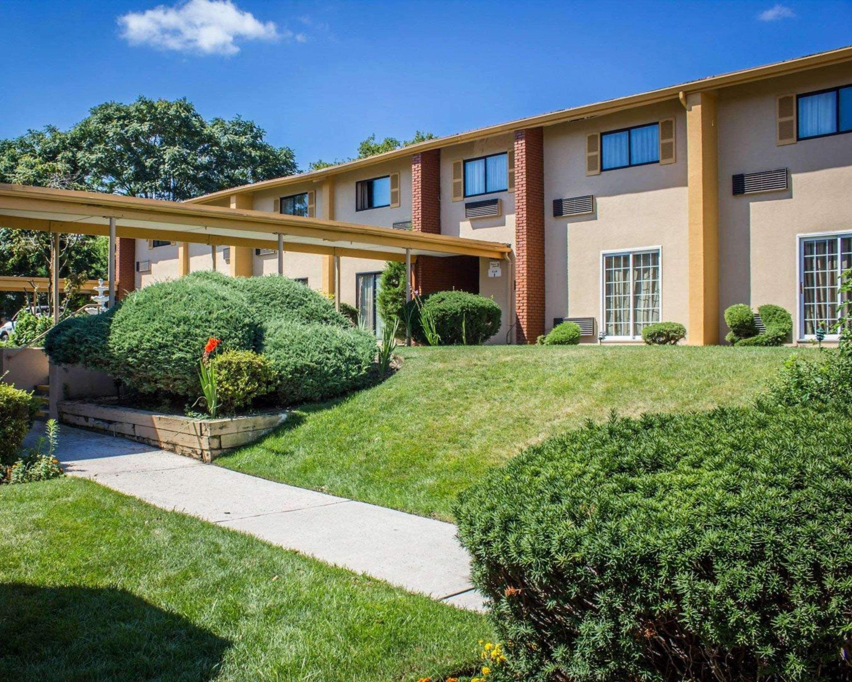 Rodeway Inn Huntington Station - Melville Exterior foto